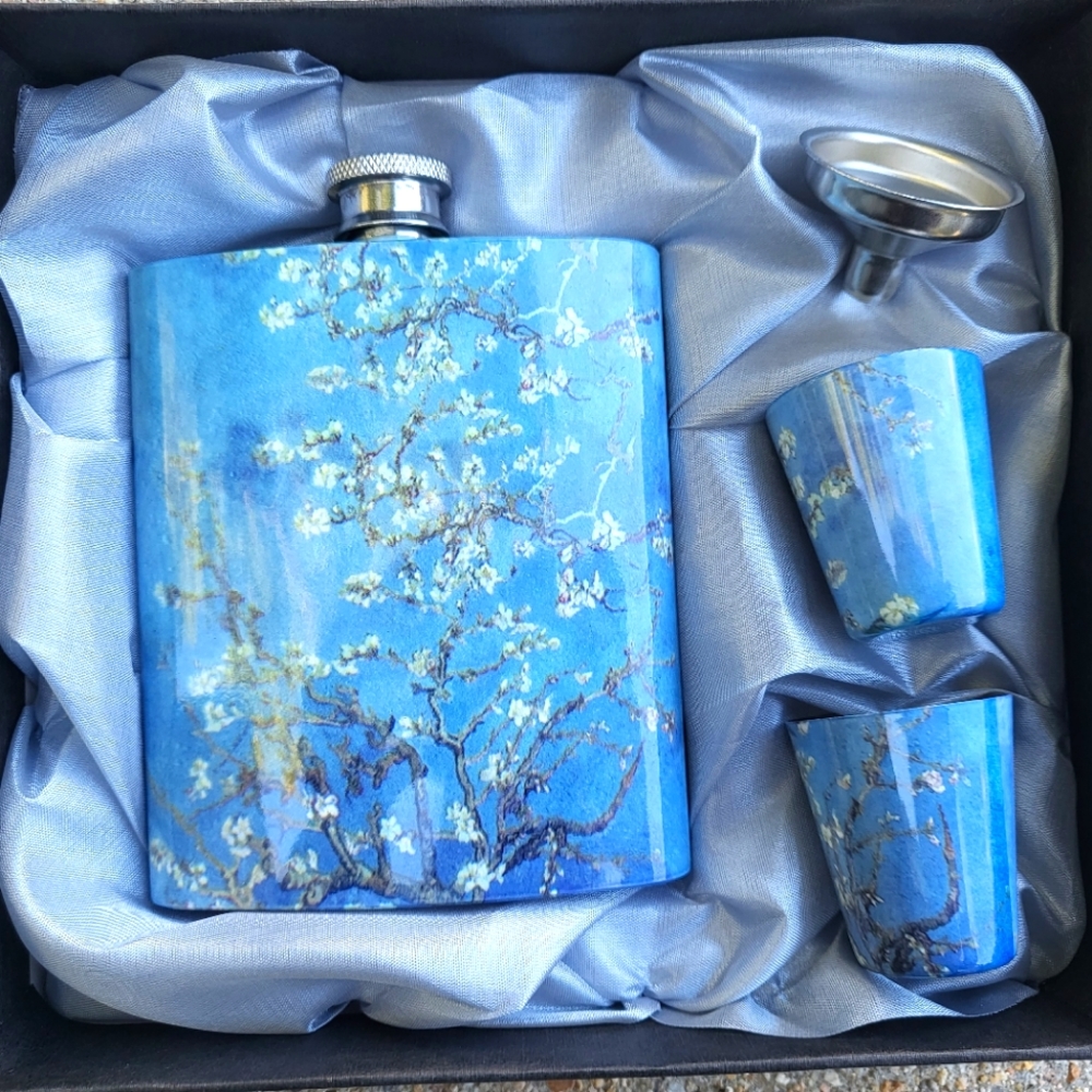 Van gogh flask and mini shot glasses gift set